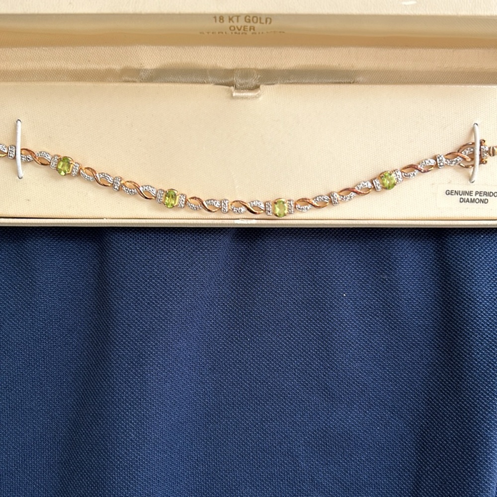 NWOT Diamond & Peridot Bracelet
